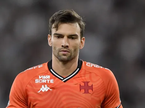 Léo Jardim protagoniza lance bizarro em Vasco x São Paulo