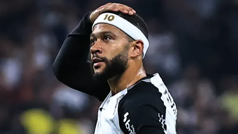 Memphis Depay também está incomodado no Corinthians.