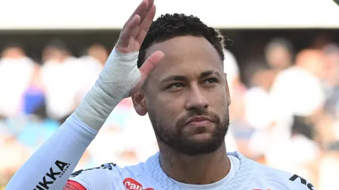 SP – SANTOS – 31/08/2025 – BRASILEIRO A 2025, SANTOS X FLUMINENSE – Neymar jogador do Santos durante partida contra o Fluminense no estadio Vila Belmiro pelo campeonato Brasileiro A 2025. Foto: Jota Erre/AGIF