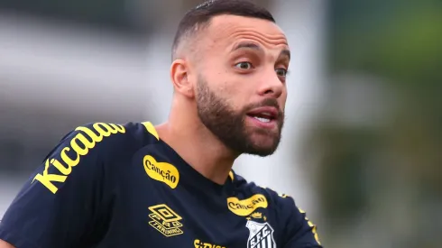 SP – SANTOS – 31/10/2025 – SANTOS, TREINO – Guilherme jogador do Santos durante treino no Centro de Treinamento CT Rei Pele. Foto: Mauricio De Souza/AGIF