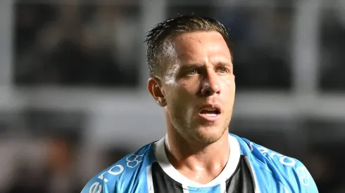 Arthur Melo durante jogo contra o Santos.