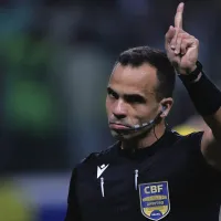 Alex Gomes Stefano não alivia na súmula de Internacional x Atlético-MG e alega ofensas de Victor Bagy