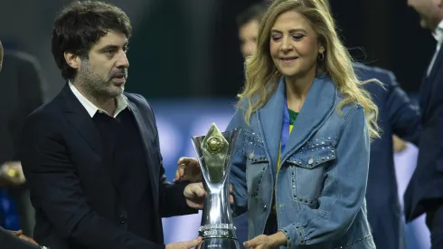 SP – SAO PAULO – 26/08/2025 – BRASILEIRO 2025 – SUB20 – FINAL, PALMEIRAS X BRAGANTINO – Leila Pereira recebe a Taca de Campeao Brasileiroi SUB20 para o Palmeiras comemoram titulo de campeao apos partida contra o Bragantino no estadio Arena Allianz Parque pela decisao do campeonato Brasileiro A 2025. Foto: Anderson Romao/AGIF