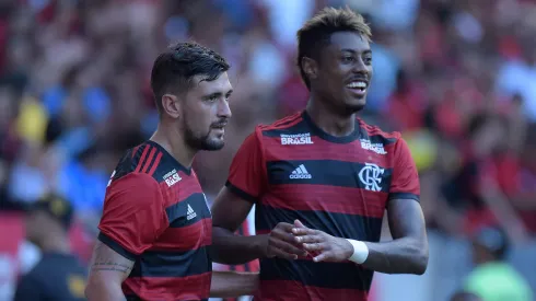 RJ – Rio de Janeiro – 03/02/2019 – Carioca 2019, Flamengo x Cabofriense -Bruno Henrique jogador do Flamengo comemora seu gol com o jogador De Arrascaeta durante partida contra o Cabofriense no estadio Maracana pelo campeonato Carioca 2019. Foto: Thiago Ribeiro/AGIF