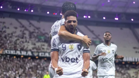 Chris Ramos jogador do Botafogo comemora seu gol – Foto: Baggio Rodrigues/AGIF