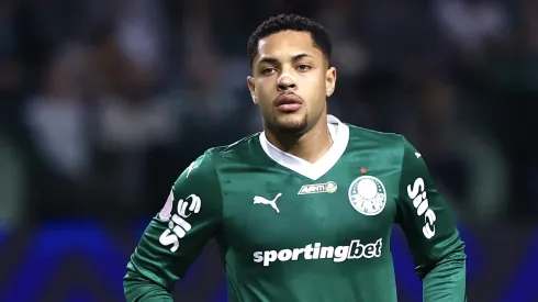 Vitor Roque vive momento iluminado no Palmeiras