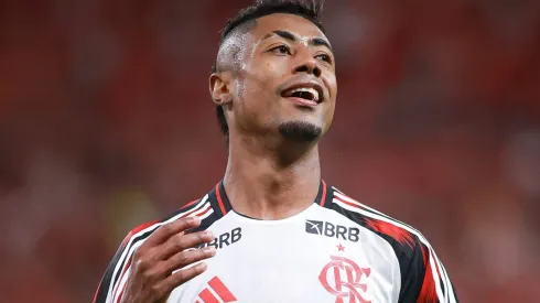 Bruno Henrique supera Wallace Yan e Juninho em disputa por vaga deixada por Pedro.