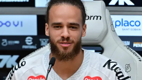 Billal Brahimi busca dar a volta por cima no Santos. F