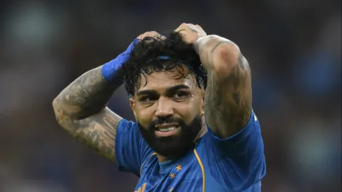 Gabigol com as mãos na cabeça após chance perdida de gol no Cruzeiro
Foto: Pedro Vilela/Getty Images