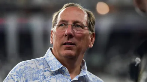 Textor olhando para a torcida em um jogo do Botafogo