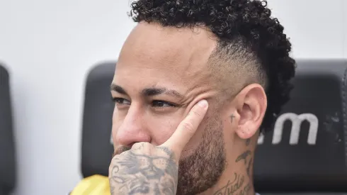 Neymar, atacante do Santos em partida pelo campeonato brasileiro (Foto: Mauro Horita/Getty Images)