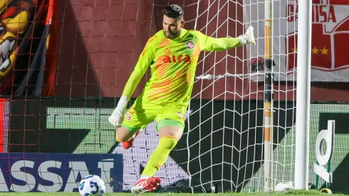 Ivan fez o possível, mas não evitou a derrota do Internacional em Salvador