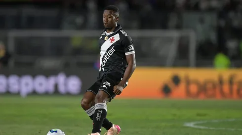 Cuesta cometeu pênalti na derrota do Vasco para o Botafogo. Foto: Thiago Ribeiro/AGIF