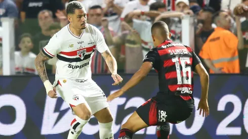 São Paulo e Flamengo fizeram um jogo pegado e disputado na Vila Belmiro