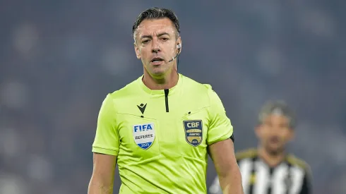 RJ – RIO DE JANEIRO – 31/07/2025 – COPA DO BRASIL 2025, FLAMENGO X ATLETICO-MG – O arbitro Raphael Claus durante partida entre Flamengo e Atletico-MG no estadio Maracana pelo campeonato Copa Do Brasil 2025. Foto: Thiago Ribeiro/AGIF