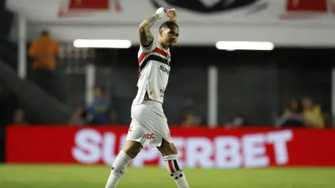 Luciano, atacante do São Paulo em partida pelo campeonato brasileiro (Foto: Miguel Schincariol/Getty Images)