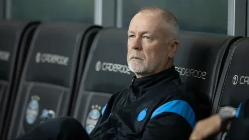 Mano Menezes, técnico do Grêmio, durante partida contra o Cruzeiro no estadio Arena do Gremio pelo campeonato Brasileiro A 2025. Foto: Liamara Polli/AGIF