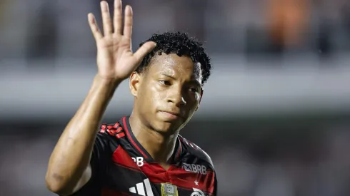 Plata pedindo desculpa após nova expulsão com a camisa do Flamengo
