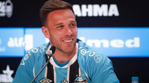 Arthur, do Grêmio, enaltece Cássio após vitória do Cruzeiro