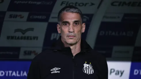 Vojvoda é o técnico do Santos. Foto: Ettore Chiereguini/AGIF
