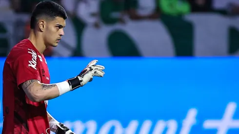 Gabriel Brazão salvou o Santos de uma verdadeira goleada diante do Palmeiras