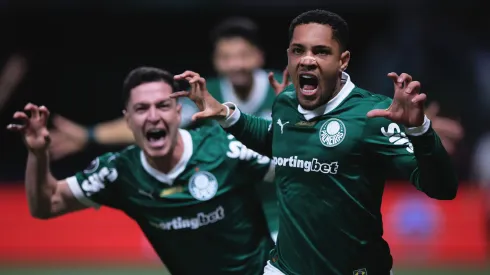 Tigrinho neles! Vitor Roque comemora seu gol pelo Palestra – Foto: Ettore Chiereguini/AGIF