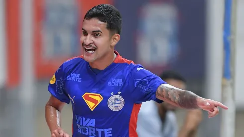 BA – SALVADOR – 19/10/2025 – BRASILEIRO A 2025, BAHIA X GREMIO – Rodrigo Nestor jogador do Bahia comemora seu gol durante partida contra o Gremio no estadio Arena Fonte Nova pelo campeonato Brasileiro A 2025. Foto: Jhony Pinho/AGIF