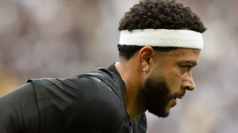 SP – SAO PAULO – 02/11/2025 – BRASILEIRO A 2025, CORINTHIANS X GREMIO – Memphis Depay jogador do Corinthians durante aquecimento antes da partida contra o Gremio no estadio Arena Corinthians pelo campeonato Brasileiro A 2025. Foto: Joisel Amaral/AGIF