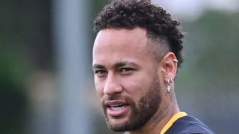 Ney Jr. durante treino no CT Rei Pelé.