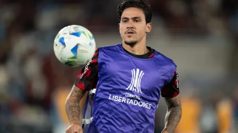 RJ – RIO DE JANEIRO – 22/10/2025 – COPA LIBERTADORES 2025, FLAMENGO X RACING – Pedro jogador do Flamengo durante aquecimento antes da partida contra o Racing no estadio Maracana pelo campeonato Copa Libertadores 2025. Foto: Jorge Rodrigues/AGIF