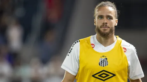 SP – BRAGANCA PAULISTA – 28/09/2025 – BRASILEIRO A 2025, BRAGANTINO X SANTOS – Brahimi jogador do Santos durante partida contra o Bragantino no estadio Cicero De Souza Marques pelo campeonato Brasileiro A 2025. Foto: Anderson Romao/AGIF