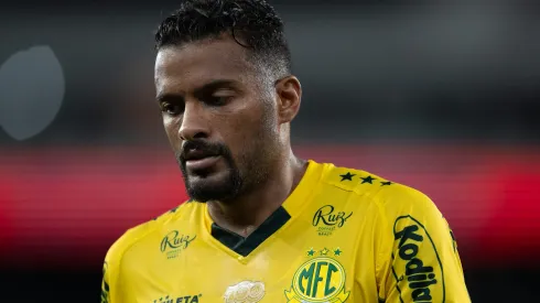 Lateral deu a sua opinião – Foto: Jorge Rodrigues/AGIF.