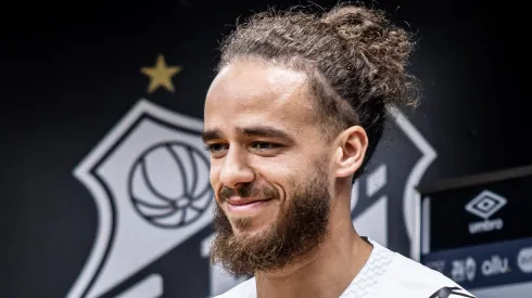 Bilal Brahimi, atacante argelino do Santos