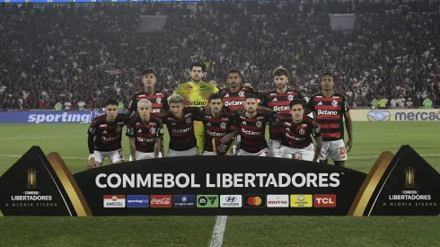 RIO DE JANEIRO, BRAZIL – OCTOBER 22: Players of Flamengo pose for a team photo the Copa CONMEBOL Libertadores 2025 first-leg semi-final match between Flamengo and Racing Club at Maracana Stadium on October 22, 2025 in Rio de Janeiro, Brazil. (Photo by Dhavid Normando/Getty Images)