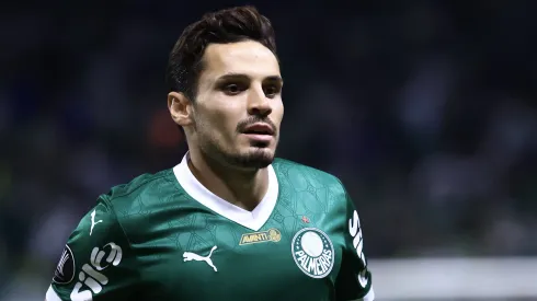 Raphael Veiga em campo pelo Palmeiras. Foto: Marcello Zambrana/AGIF