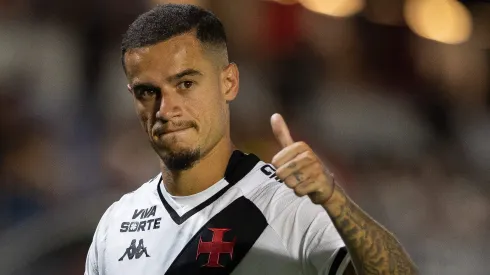SP – BRAGANCA PAULISTA – 26/10/2025 – BRASILEIRO A 2025, BRAGANTINO X VASCO – Coutinho, Jogador do Vasco comemora vitoria ao final da partida contra o Bragantino no estadio Cicero De Souza Marques pelo campeonato Brasileiro A 2025. Foto: Joisel Amaral/AGIF