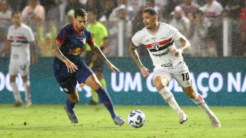 SP – SANTOS – 08/11/2025 – BRASILEIRO A 2025, SAO PAULO X BRAGANTINO – Luciano jogador do Sao Paulo durante partida contra o Bragantino no estadio Vila Belmiro pelo campeonato Brasileiro A 2025. Foto: Mauricio De Souza/AGIF