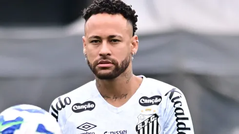 Neymar em ação na Vila Belmiro
