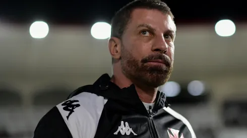 Pedrinho cobrou o elenco cruzmaltino após a derrota para o Juventude – Foto: Thiago Ribeiro/AGIF