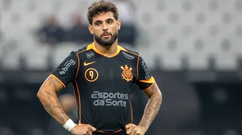 Yuri Alberto, jogador do Corinthians, lamenta PENALTY PERDIDO durante partida contra o Flamengo no estadio Arena Corinthians pelo campeonato Brasileiro A 2025. Foto: Joisel Amaral/AGIF