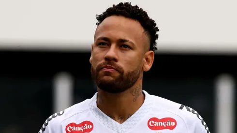 Neymar começou como titular na partida diante do Flamengo no Maracanã