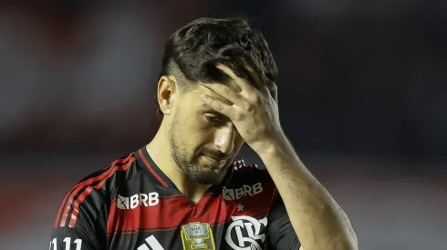 De Arrascaeta, meia-atacante do Flamengo em partida pelo campeonato brasileiro (Foto: Miguel Schincariol/Getty Images)