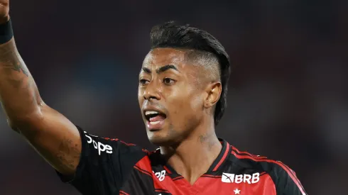Bruno Henrique, atacante do Flamengo em partida pelo campeonato brasileiro (Foto: Buda Mendes/Getty Images)