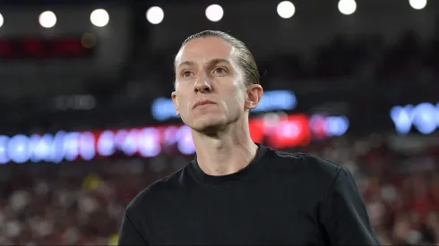Filipe Luis técnico do Flamengo durante partida contra o Santos – Foto: Thiago Ribeiro/AGIF