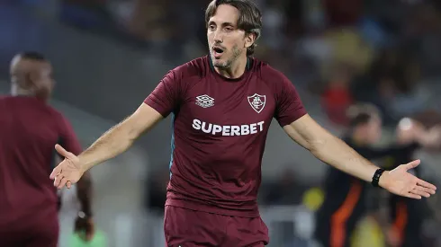 RIO DE JANEIRO, BRAZIL – OCTOBER 4: Head coach of Fluminense Luis Zubeldia reacts during the match between Fluminense and Atletico Mineiro as part of Brasileirao 2025 at Maracana Stadium on October 4, 2025 in Rio de Janeiro, Brazil. (Photo by Wagner Meier/Getty Images)