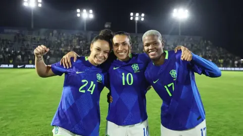 Dudinha, Marta e Jhonson na seleção brasileira. Foto: Lívia Villas Boas/CBF