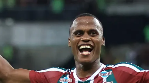 Jhon Arias com a camisa do Flu.