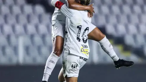 Sereias da Vila comemoram goleada. Foto: Reinaldo Campos/Santos FC