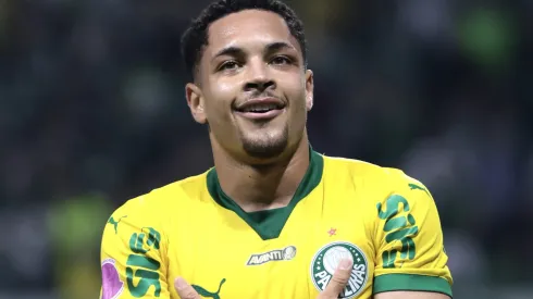 Vitor Roque chega em alta na Seleção Brasileira.