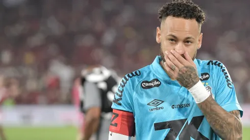 Neymar durante a partida entre Flamengo x Santos, pelo Campeonato Brasileiro. Foto: Thiago Ribeiro/AGIF